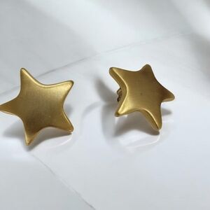 Gold star clip on earrings